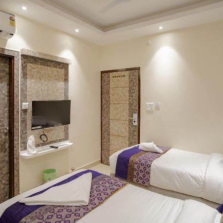 Hotel Omkar International Varanasi --A Premium Luxury Hotel -- 5-Star Feel At An Affordable Price -- Exterior photo