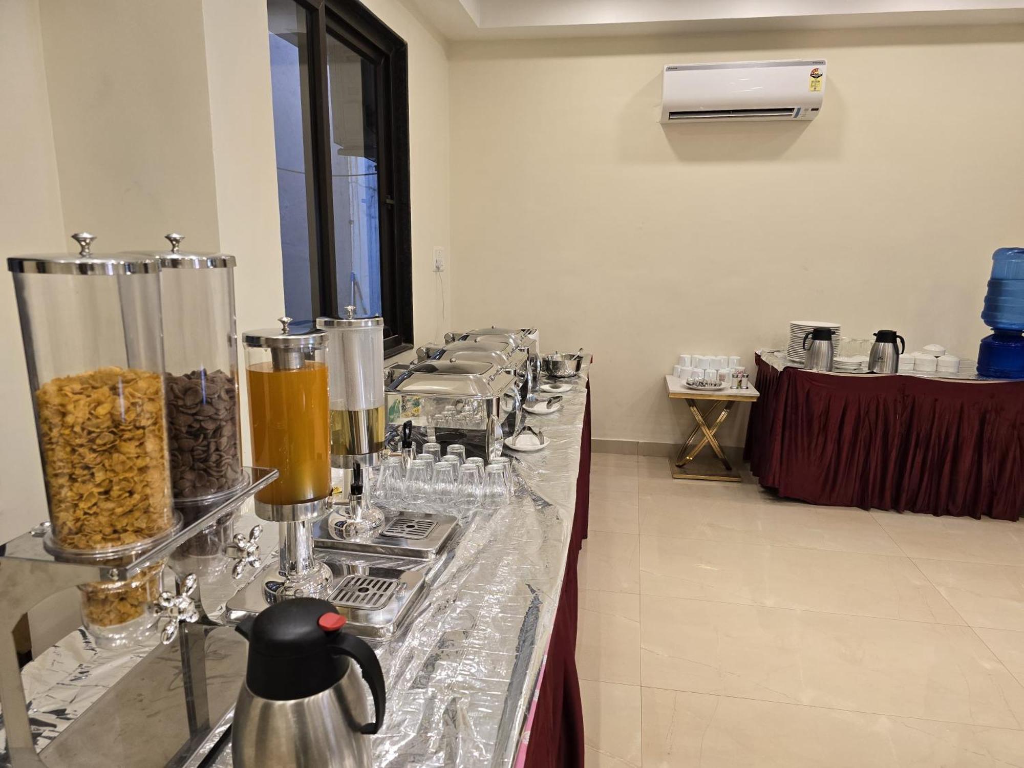 Hotel Omkar International Varanasi --A Premium Luxury Hotel -- 5-Star Feel At An Affordable Price -- Exterior photo