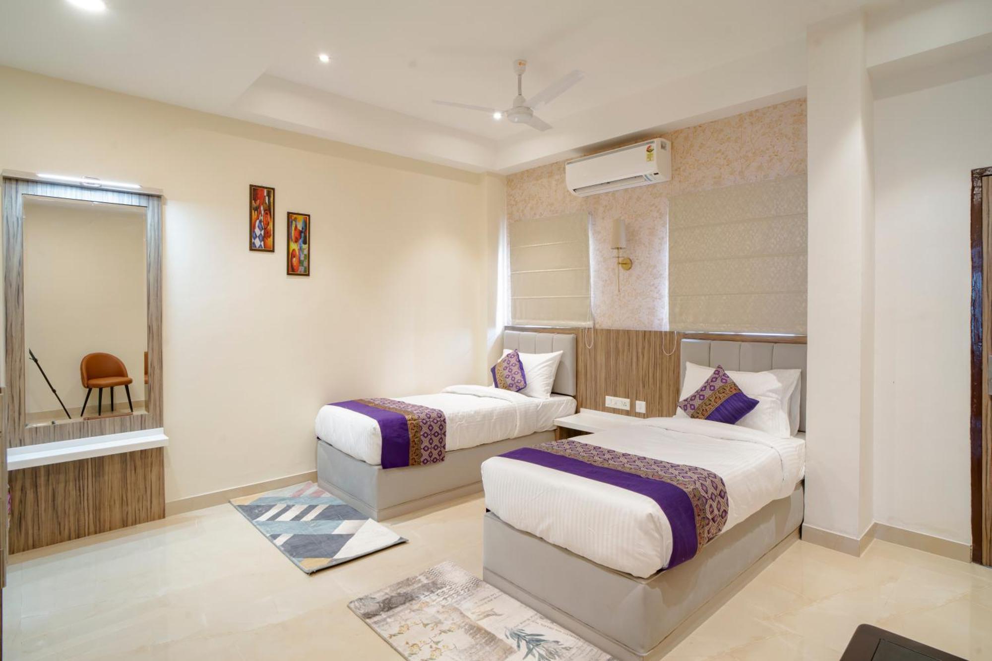 Hotel Omkar International Varanasi --A Premium Luxury Hotel -- 5-Star Feel At An Affordable Price -- Exterior photo