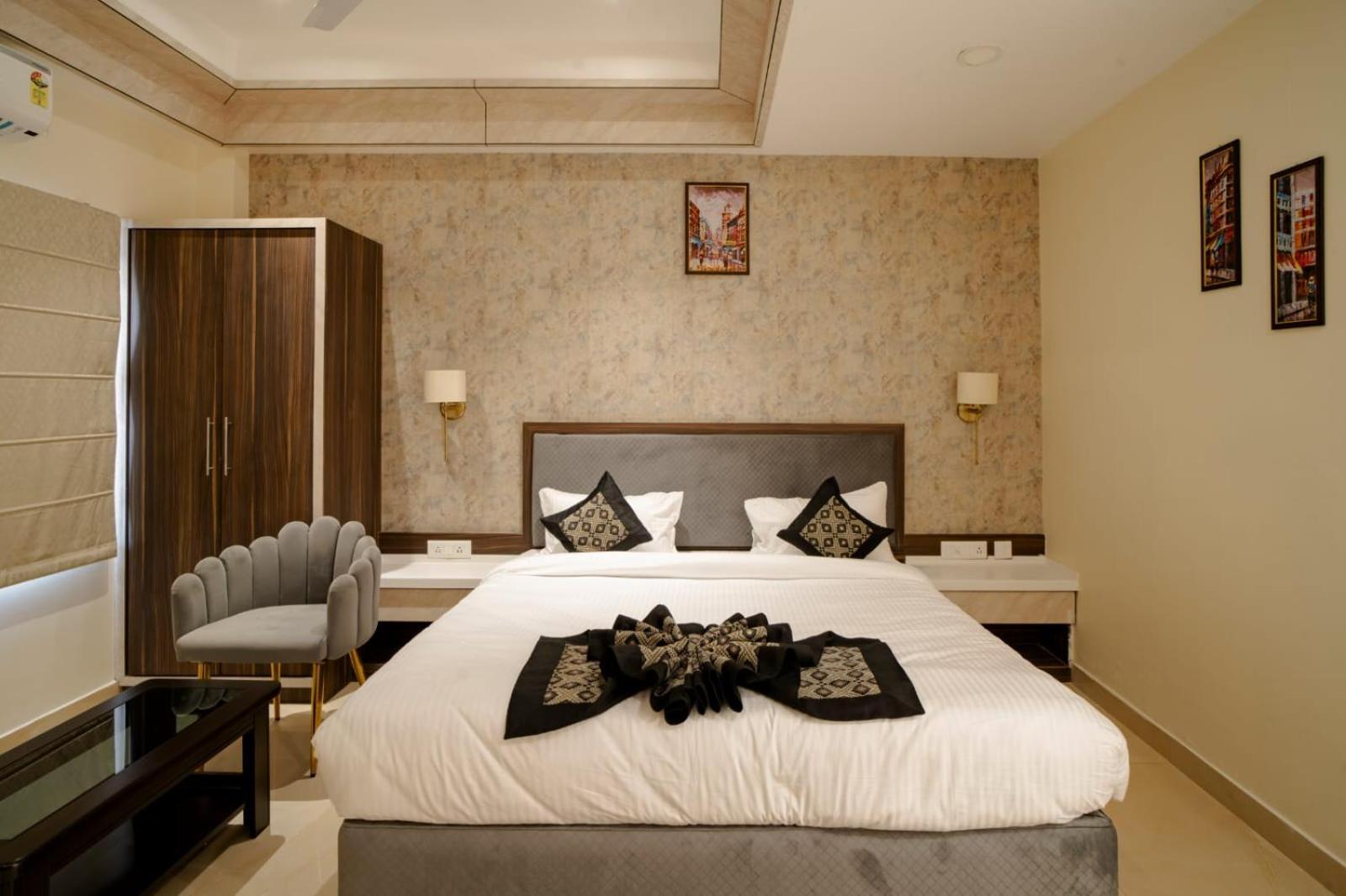Hotel Omkar International Varanasi --A Premium Luxury Hotel -- 5-Star Feel At An Affordable Price -- Exterior photo