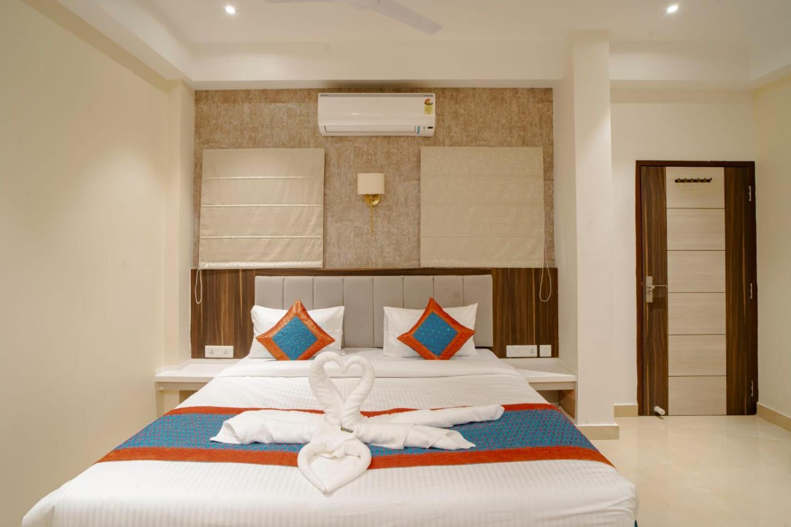 Hotel Omkar International Varanasi --A Premium Luxury Hotel -- 5-Star Feel At An Affordable Price -- Exterior photo