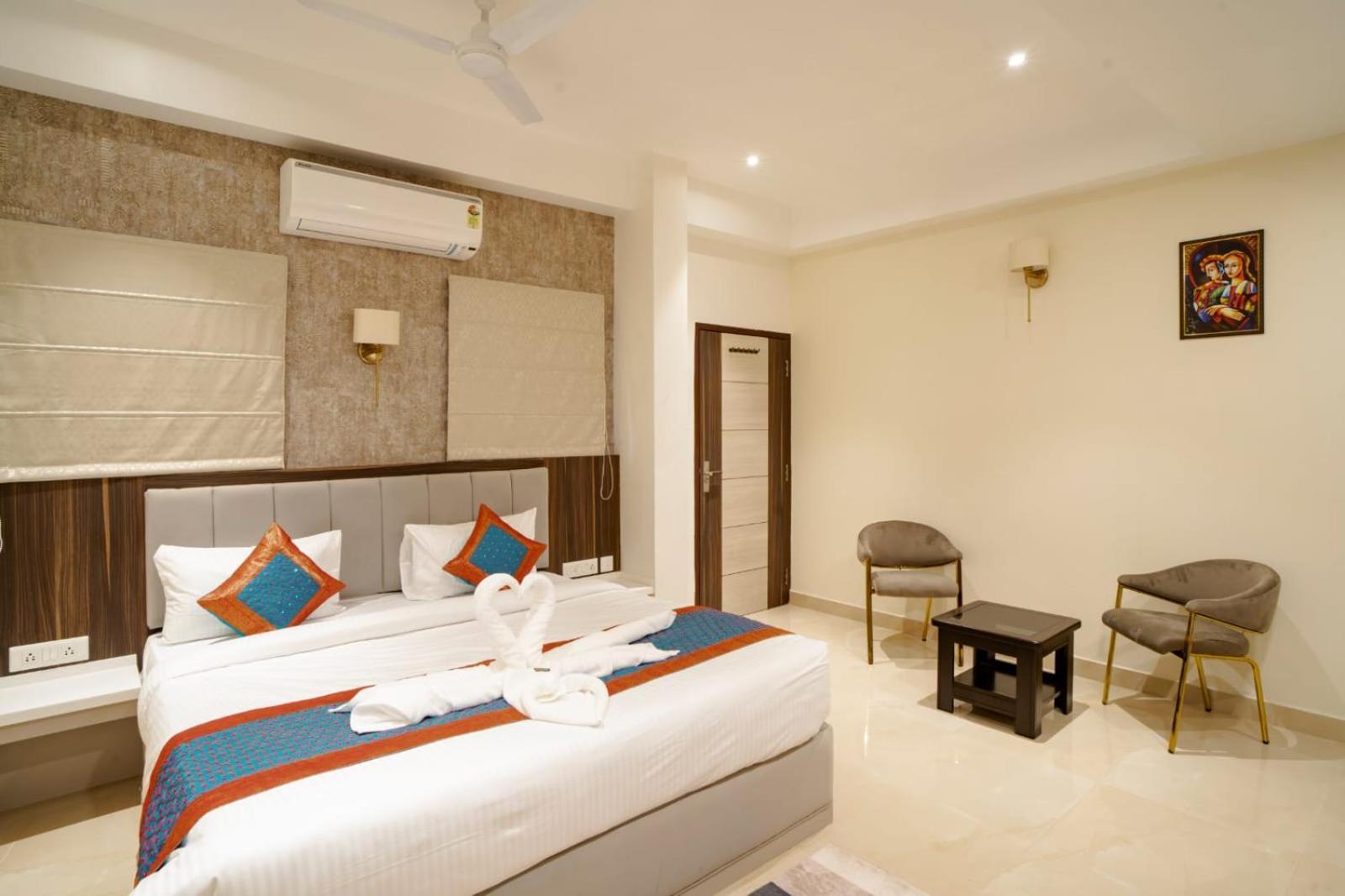 Hotel Omkar International Varanasi --A Premium Luxury Hotel -- 5-Star Feel At An Affordable Price -- Exterior photo