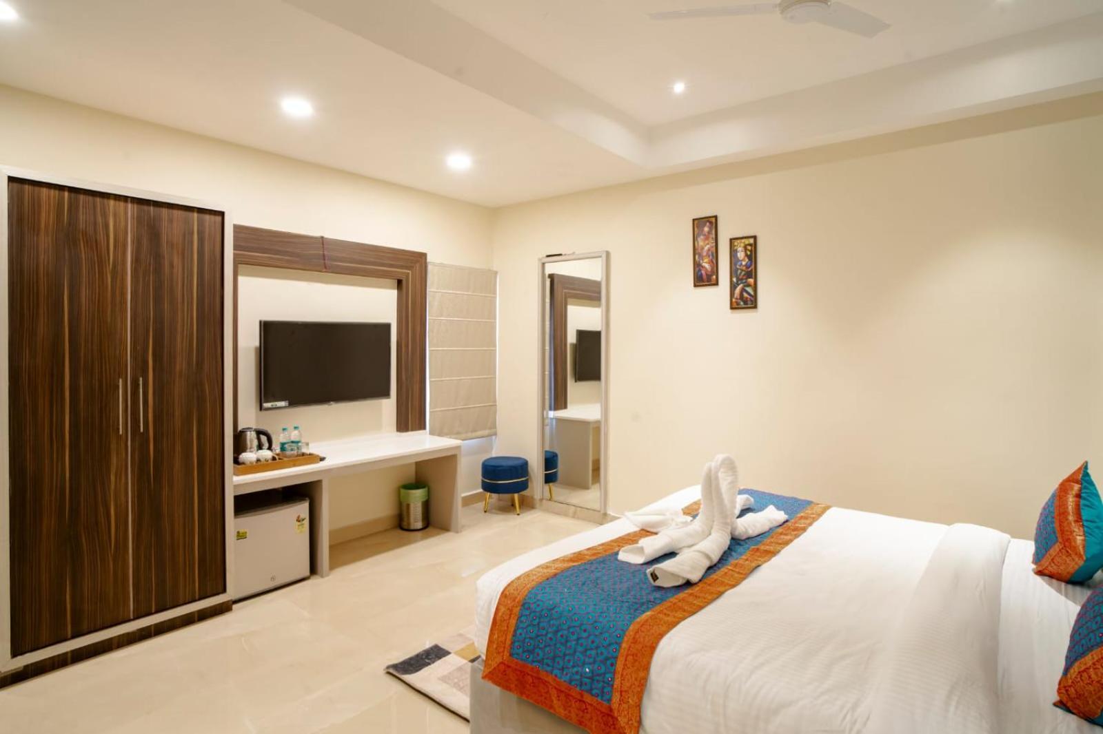 Hotel Omkar International Varanasi --A Premium Luxury Hotel -- 5-Star Feel At An Affordable Price -- Exterior photo